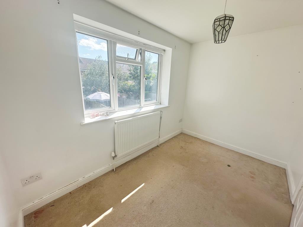 Lot: 52 - VACANT HOUSE FOR IMPROVEMENT - Bedroom two